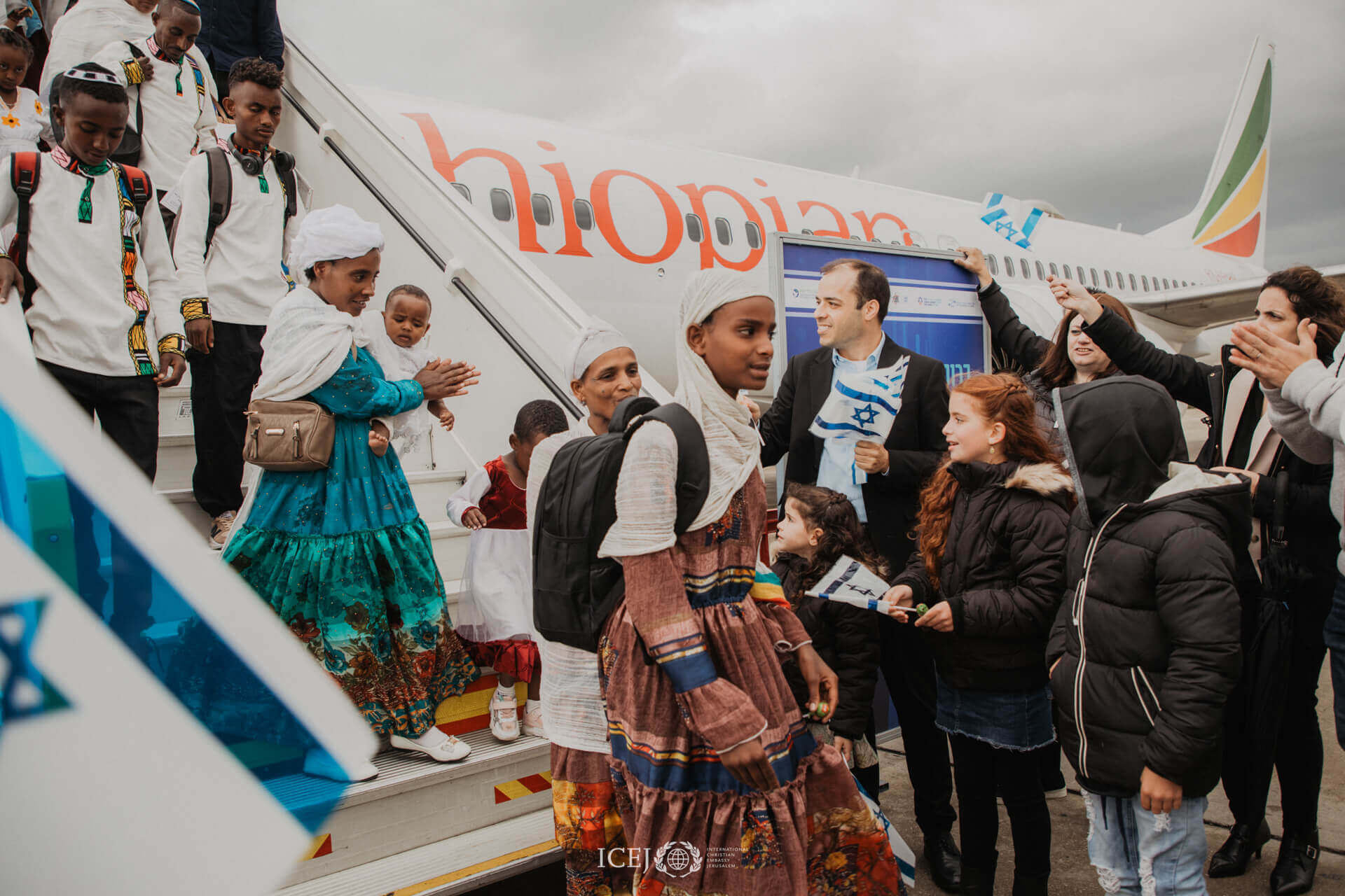 aliyah-flight-arrival